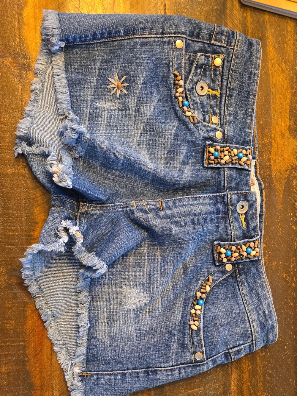 Cute Jean Shorts With Beading